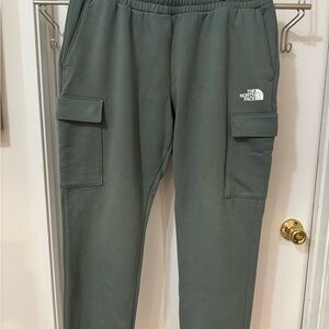 North Face- heavyweight fleece cargo jogger sweatpants